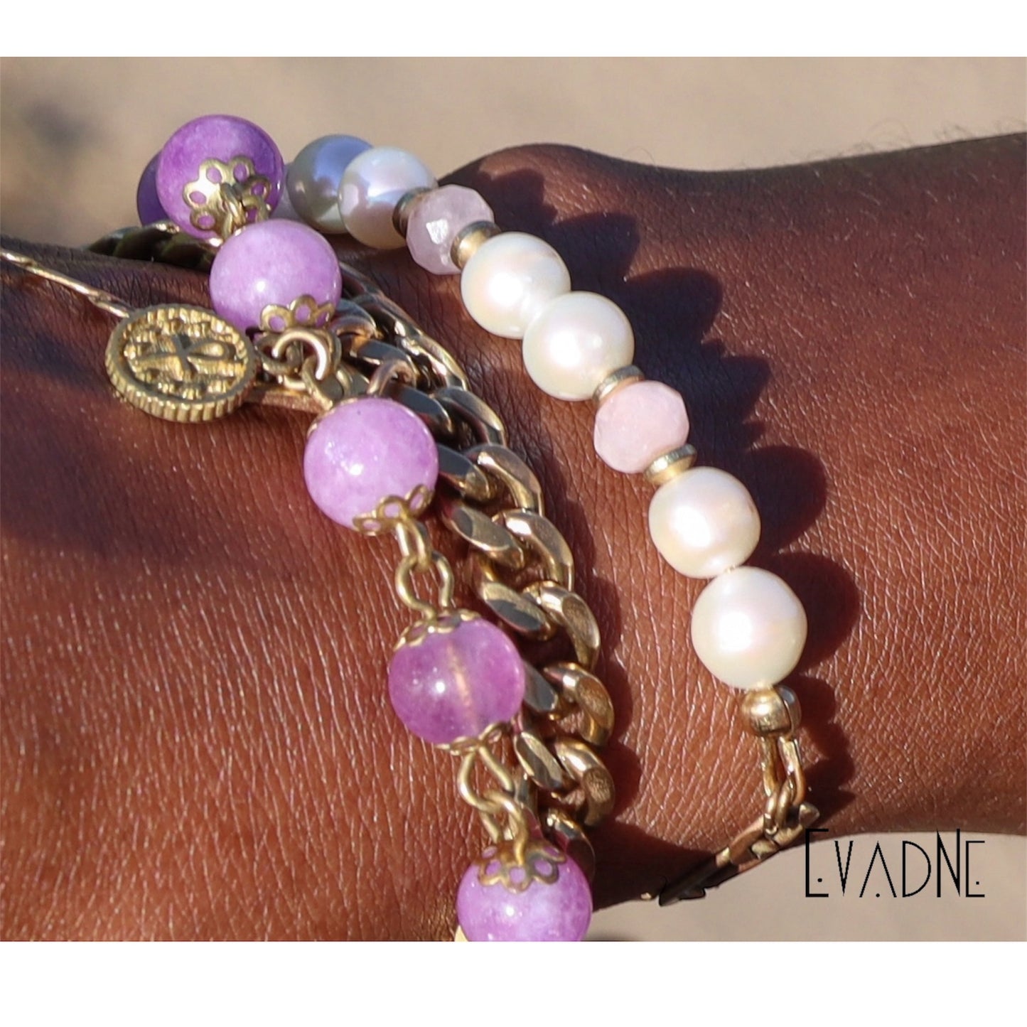 rose quartz and pearl bracelet finished with brass figaro chain