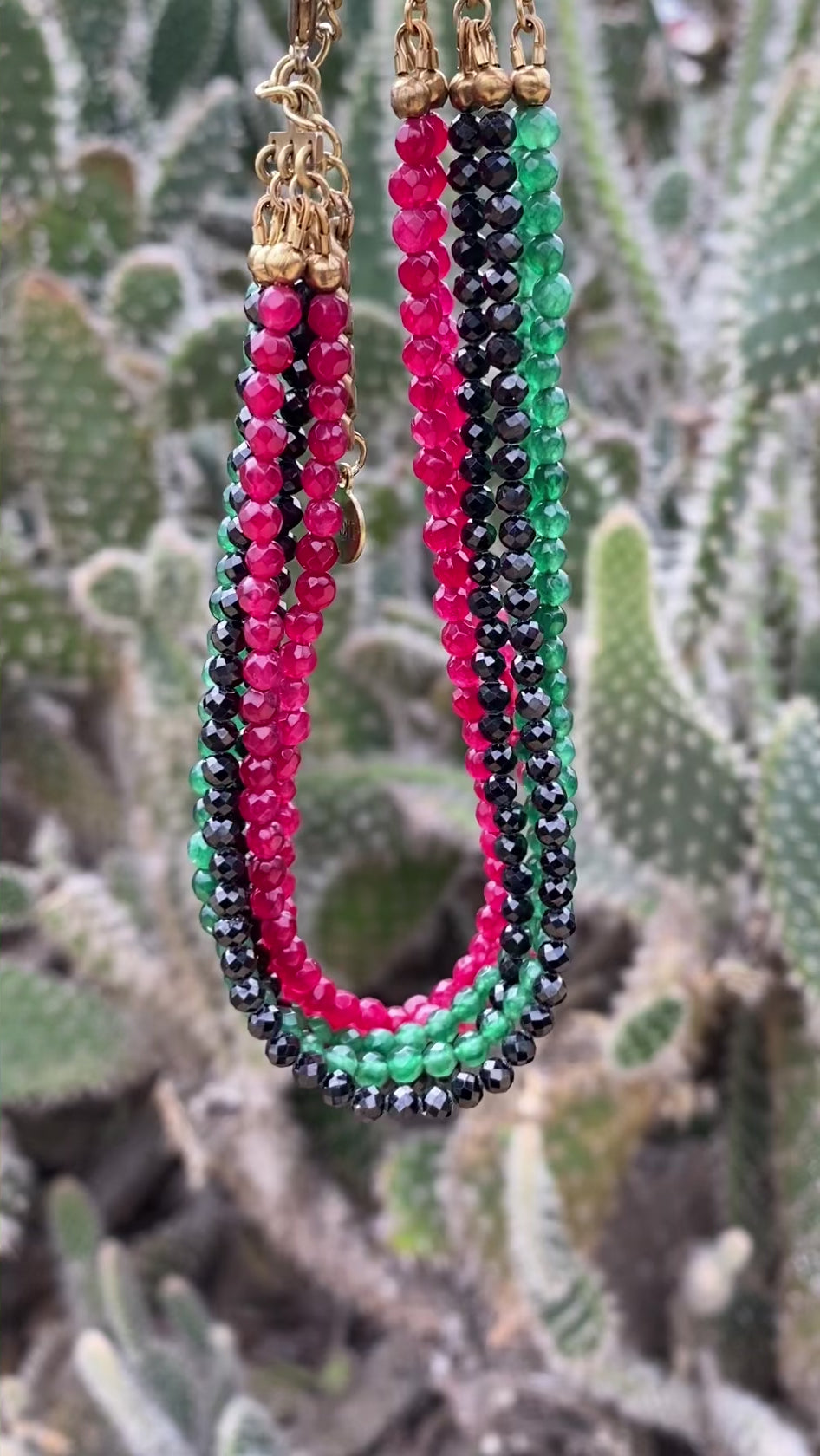 multi-strand agate red, black and green choker necklace.